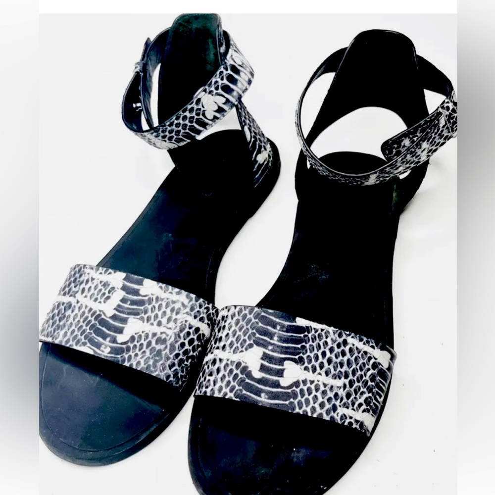 Vince women’s snake print strap sandals size 9.5